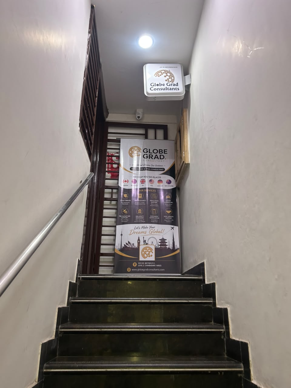 Globe Grad Office 8